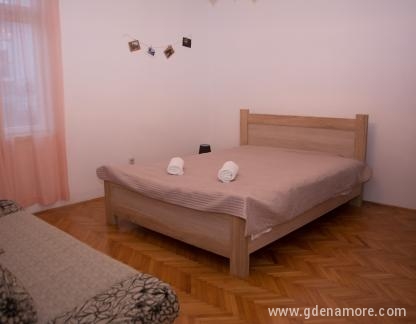 Apartman, privatni smeštaj u mestu Baošići, Crna Gora - Soba 